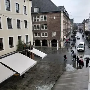 https://avi-deluxe-altstadt-apart.dusseldorf-hotel.net