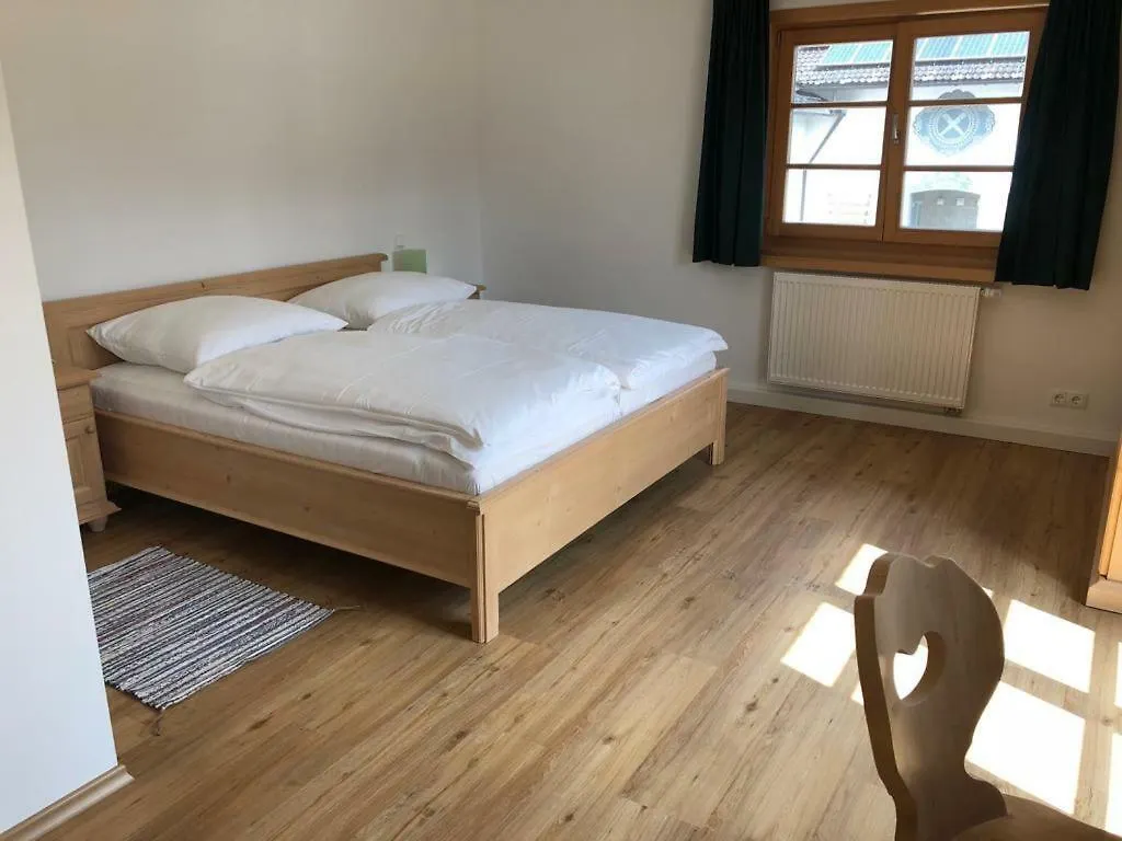 Guest house Landgasthaus Zum Altwirt Reichersbeuern